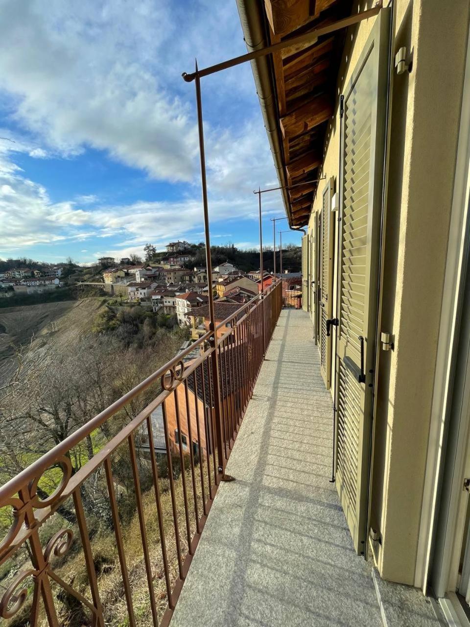 Locanda Del Bricco Pt Cisterna d'Asti ภายนอก รูปภาพ
