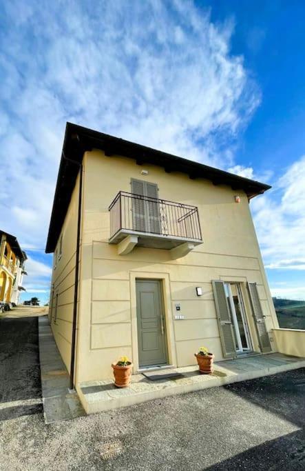 Locanda Del Bricco Pt Cisterna d'Asti ภายนอก รูปภาพ